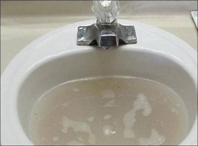 nhung-cach-thong-bon-rua-mat-de-dang-nhat