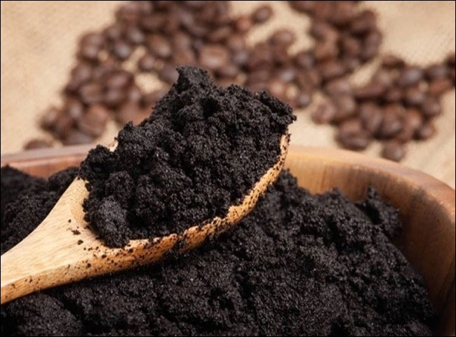 khử m&ugrave;i thức ăn tr&ecirc;n quần &aacute;o