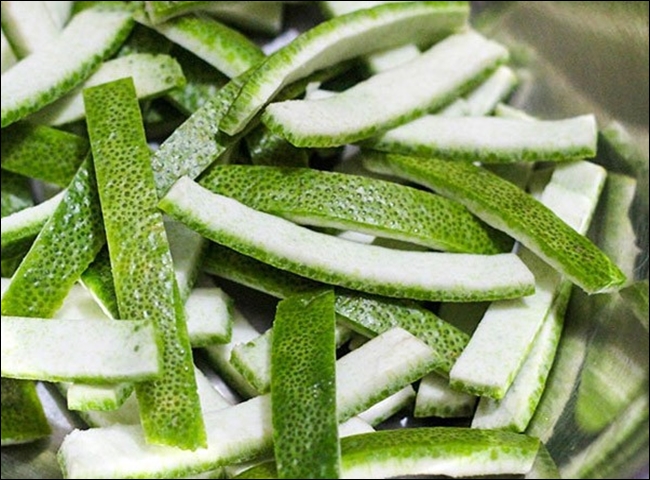 khử m&ugrave;i thức ăn tr&ecirc;n quần &aacute;o