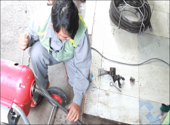 th&ocirc;ng cống tắc do dầu mỡ