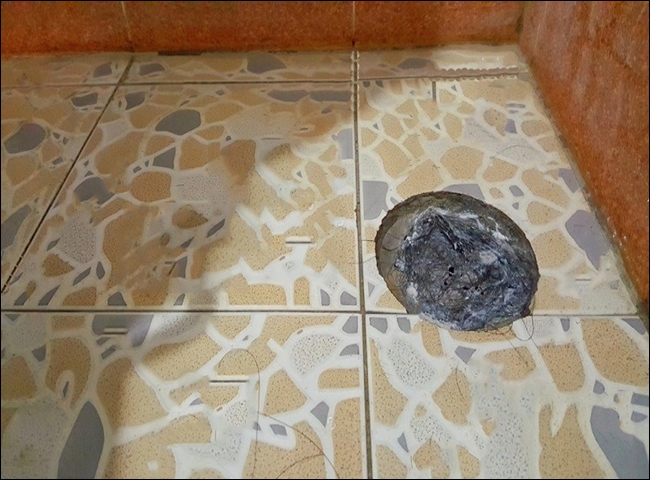 th&ocirc;ng nh&agrave; tắm bị tắc